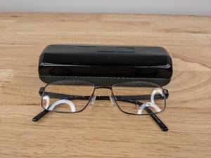 lot 105 image: New Thin Light Glasses with Display Lenses   L
