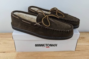 lot 37A image: Mens Pile Lined Hardsole Minnetonka Moccasins Size 12W N