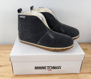 lot 47A image: NEW Womens Tucson Minnetonka Moccasins Size 8 N