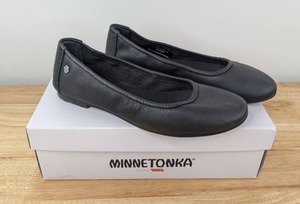 lot 54A image: Anna Ballerina Minnetonka Moccasins Womens Size 7 N