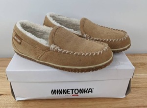 lot 82A image: Womens Tempe Minnetonka Moccasins Size 8.5M N
