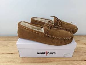 lot 119 image: Minnetonka Mens Suede Sheepskin Softsole Moc (Golden Tan) - Size 12 N