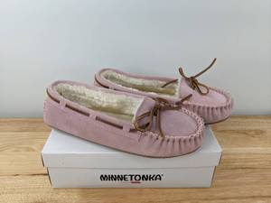 lot 117 image: Minnetonka Womens Cally Slipper (Pink Blush) - Size 9 N