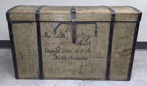lot 33 image: Vintage Wooden Storage Trunk D