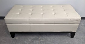 lot 26 image: Button Tufted Storage Ottoman Bench, WhiteCream D