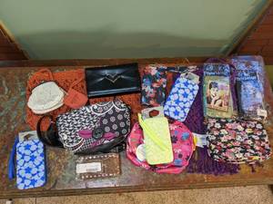 lot 479 image: Fun Purses, Coin Purse, Wallet & Phone Wristlets P