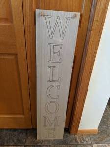 lot 477 image: Wooden Welcome Sign P