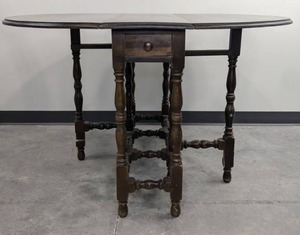 lot 44 image: Vintage Extendable Oval Table D