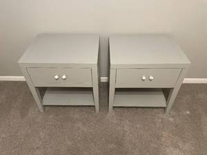 lot 15 image: 2 Beautiful Grey Matching Nightstands N