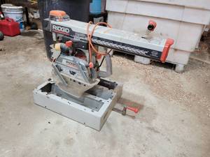 lot 17 image: RIDGID 10 Model No. RS1000 Radial Arm Saw - Tested and Works