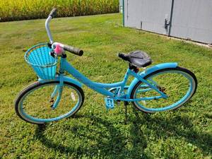 lot 32 image: KENT 24 LaJolla Aluminum Frame Girls Bike