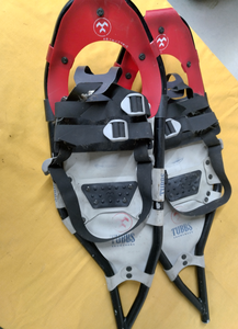 lot 4 image: TUBBS OFFSET SNOW SHOES