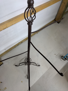 lot 23 image: 4 Arm Solid Hanging Tree