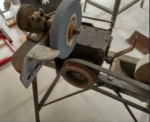 lot 26 image: GRINDING WHEEL DUO