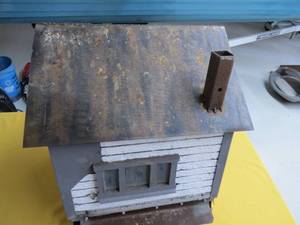 lot 8 image: CABIN BIRD FEEDER