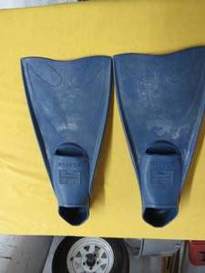 lot 31 image: SWIM FINS BY SEA FIN Size 11-13.