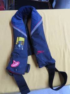 lot 33 image: STEARNS CO2 INFLATED LIFE VEST (ACTIVATED)