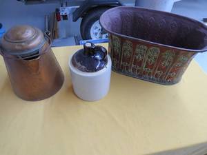 lot 40 image: COUNTRY HOME ACCENT PIECES