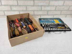 lot 34 image: Assorted Hand Tools - Screwdrivers and Socket Set