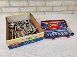 lot 37 image: Assorted Hand Tools - Mastercraft Metric Socket Set, Combinations Wrenches and Loose Sockets