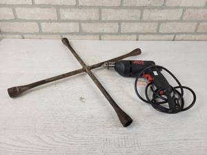 lot 50 image: Electric SKIL 38 Reversable Drill and 4-Way Tire Iron - NO SHIPPING