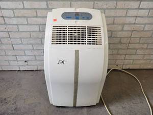 lot 29 image: 12,000 BTU Portable Air Conditioner - Seller States Working when Last Used - NO SHIPPING