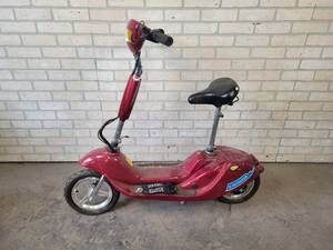 lot 23 image: Thunder Electric Scooter - Adjustable Seat - NO SHIPPING