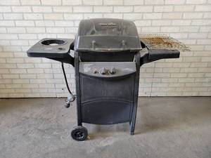 lot 85 image: Char-Broil Propane Grill - NO SHIPPING