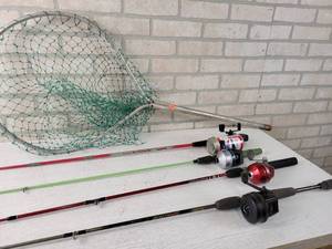 lot 100 image: (4) Rods & Reels  Fishing Net - NO SHIPPING