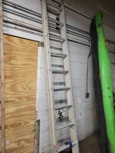 lot 122 image: KELLER 20 Model No. 2520 Commercial Aluminum Extension Ladder - NO SHIPPING