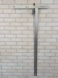 lot 128 image: Red Devil Model 2803 48 Aluminum Drywall T-Square - NO SHIPPING