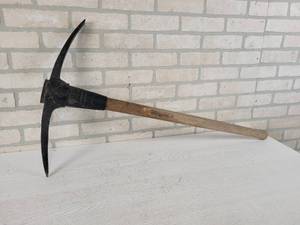 lot 129 image: TRUPER Pick Axe - NO SHIPPING