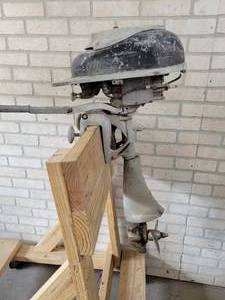 lot 106R image: 1947 Martin 40 Outboard Motor - Serial No. B 9893 - NO SHIPPING