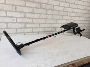 lot 191 image: Radio Shack Metal Detector - Model No. 63-3007 - Tested and Works - NO SHIPPING
