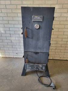 lot 220 image: Masterbuilt Sportsman Elite Propane Smoker - NO SHIPPING