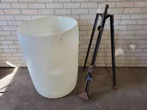 lot 224 image: Bumper Jack and Poly 55 Gallon Drum (No Top) - NO SHIPPING