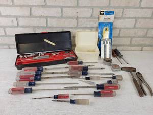 lot 240 image: Large Lot of CRAFTSMAN Screwdrivers and More