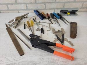 lot 285 image: Arrow Model No. RHT300 Rivet Gun, Screwdrivers, Welding Clamp and More