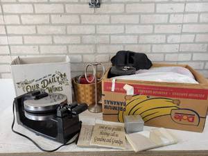 lot 305 image: BELLA Waffle Maker, Christmas Garland, Home Dcor and More - NO SHIPPING