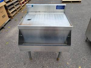lot 343 image: LaCrosse Underbar Drainboard and Storage - Stainless Steel - Model No. SDW24 - NO SHIPPING