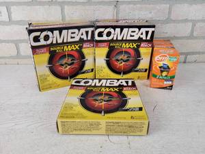 lot 368 image: (9) New COMBAT Large Roach Stations - Each Box has 8 Stations  (4) Packs of Off Power Pad Refills