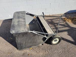 lot 9 image: Agri-Fab 40 Lawn Sweeper - NO SHIPPING