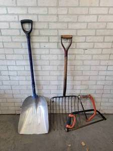 lot 377 image: Aluminum Scoop Shovel, Silage Fork and (2) Tree Saws - NO SHIPPING