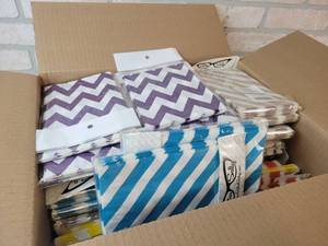 lot 413 image: Case of Approx. 1700 New Retro Sally 5 x 7 Party Favor Bags