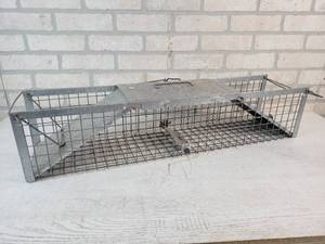 lot 433 image: Live Animal Trap - Approx. 31 x 7 x 7 - NO SHIPPING
