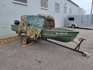 lot 2 image: 14 LUND Duck Hunting Boat with 15hp Mercury Outboard and Trailer - NO SHIPPING