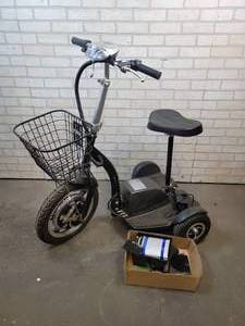 lot 5 image: 3-Wheel Electric Scooter by Five Star Scooters - NO SHIPPING