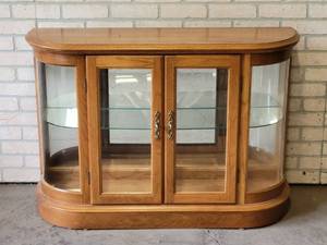 lot 502 image: Oak Curio Cabinet with Curved Glass - NO SHIPPING