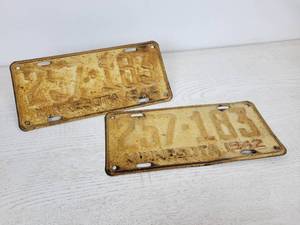 lot 524 image: Pair of 1942 Minnesota License Plates