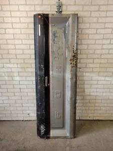 lot 527 image: Full Size Ford Tailgate - Wall DcorBench Backer - NO SHIPPING